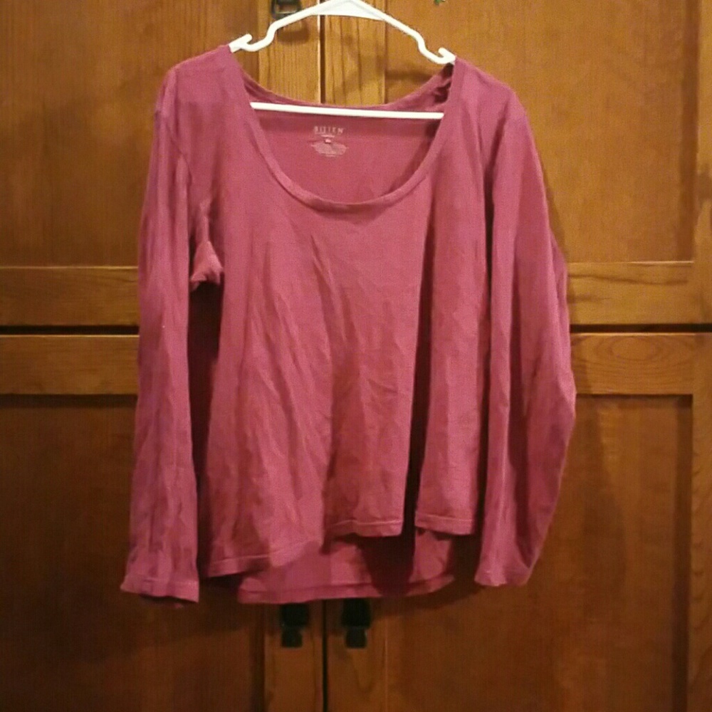 Super cute, light weight long sleeve